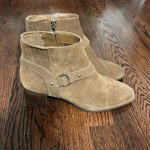 ESSEX LANE Jacey Women's Size 8.5 Suede Tan Ankle Boots